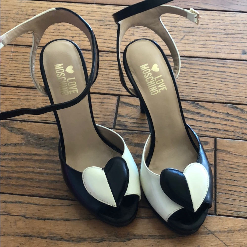 Love Moschino peep toe heart pumps black and white